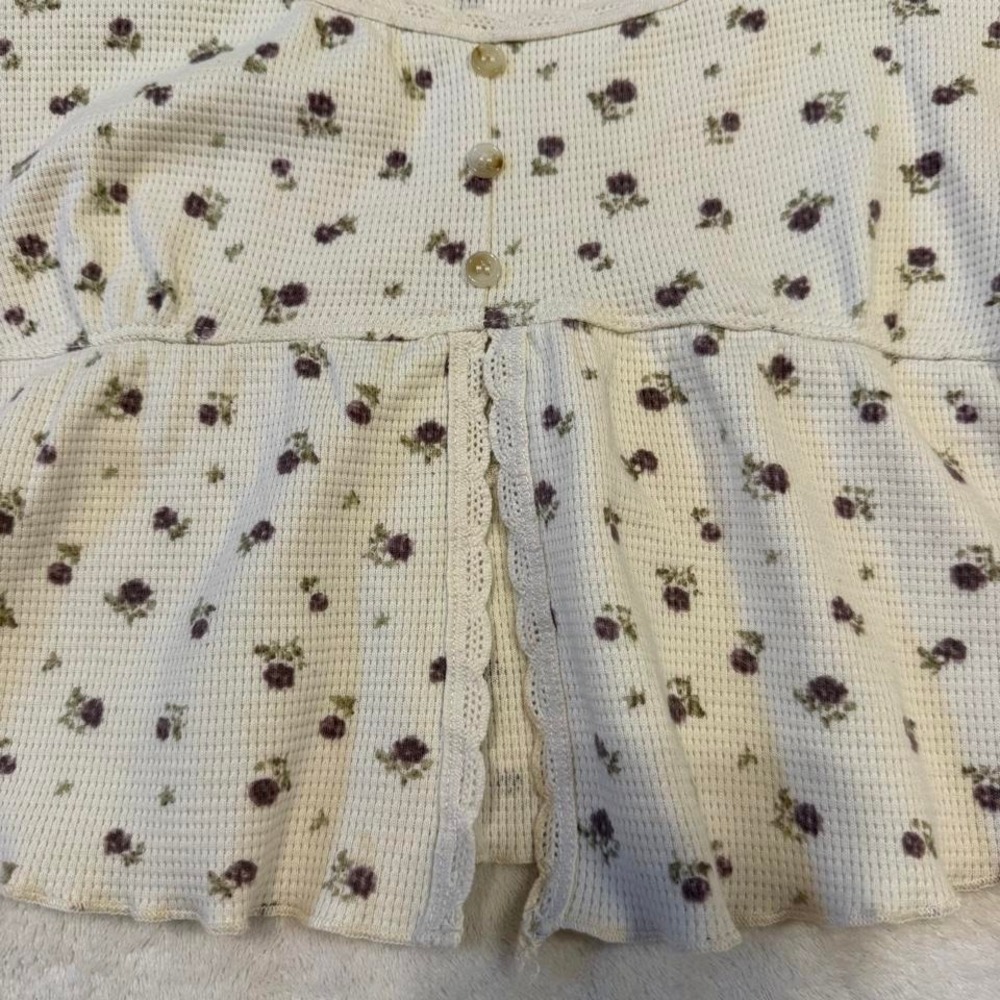 floral long sleeve - Picture 3 of 6